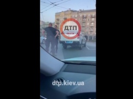 Полицейское авто в центре Киева попало в ДТП