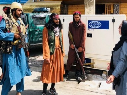 Фото стильного боевика "Талибана" стало вирусным