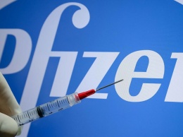 Вакцина Pfizer получила полное одобрение в США