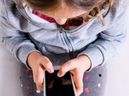 Психиатр назвал способ отучить детей от тяги к смартфонам и планшетам