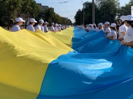 День Независимости в Кривом Роге: парад вышиванок, огромный флаг и пирог рекордной длины