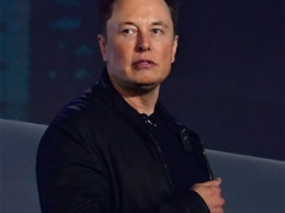 Илон Маск раскритиковал последнюю версию автопилота Tesla