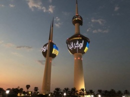 Сине-желтый флаг на знаменитых Кувейтских Башнях