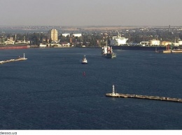 Против сезонного дефицита. Одесский порт до конца августа обработает 5 танкеров с сырой нефтью, 2 - с бензином, 2 газовоза и 1 - с дизтопливом