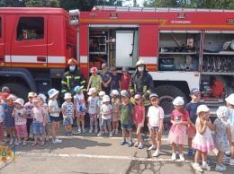 В Кривом Роге спасатели рассказали дошкольникам о правилах поведения на пожаре