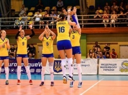 Женская сборная Украины по волейболу всухую победила Румынию
