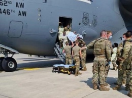 Родившуюся на борту самолета ВВС США афганскую девочку назвали в честь него