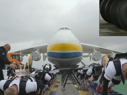 Житель Кривого Рога совместно с другими украинскими стронгсменами установили мировой рекорд сдвинув самый большой самолет в мире