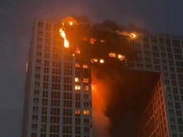 В Китае возник пожар в небоскребе