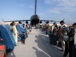 В аэропорте Кабула возобновились эвакуационные рейсы