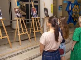На фотографиях - семьи пропавших без вести: в ДнепрОГА открыли новую выставку (ФОТОРЕПОРТАЖ)