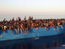 Береговая охрана Италии спасла сотни мигрантов