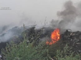 Масштабный пожар на стихийной мусорной свалке возле Чернобаевки ликвидирован
