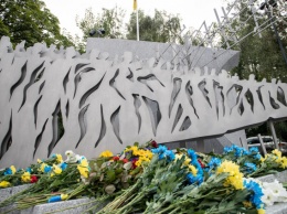В столице открыли Мемориал памяти погибшим киевлянам-участникам АТО/ООС (фото)