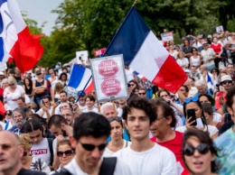 Во время митинга против COVID-паспортов во Франции задержали 16 человек