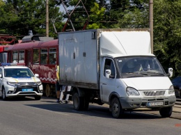В Днепре на проспекте Богдана Хмельницкого ГАЗель сбила мужчину: пострадавшего забрала скорая