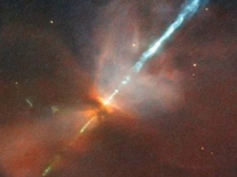 Светящаяся "стрела". Телескоп Хаббла зафиксировал редкий космический феномен