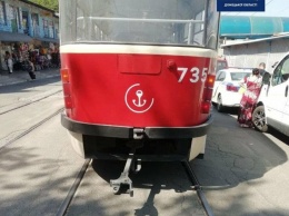 Трамвай-беглец: в Мариуполе вагоновожатая не заметила, что устроила ДТП, - ФОТО