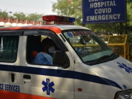 В Индии при столкновении микроавтобуса и грузовика погибли 11 человек