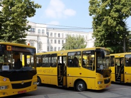 Еще три новых автобуса передали школам Днепропетровщины