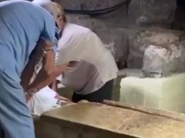 Пожилая российская туристка застряла в саркофаге Лазаря на Кипре