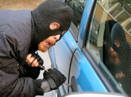 В Днепре полицейские задержали злоумышленника за кражу автомобиля