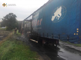 В Обуховском районе сгорел грузовик