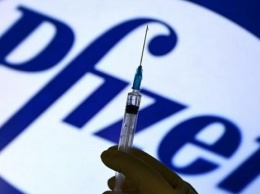 Pfizer начала испытания новых таблеток от COVID на людях