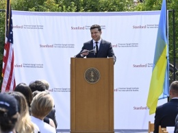 Украина - это страна, где все возможно: Зеленский выступил в Стэнфордском университете