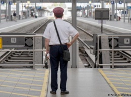 Суд ФРГ разрешил железнодорожникам продолжать забастовку - движение поездов сократилось на 75%