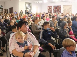 В Полтаве прошла ежегодная благотворительная акция "Школярик" для детей, которые нуждаются в особом социальном внимании и поддержке