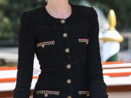 Образ дня: Кристен Стюарт в костюме Chanel