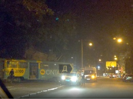 На Старопортофранковской сошел с рельсов трамвай: пострадал пешеход
