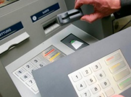 Мошенники узнают PIN-коды с карточек украинцев и похищают все деньги