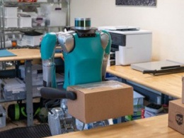 Двуногие роботы устроились грузчиками на склад Ford