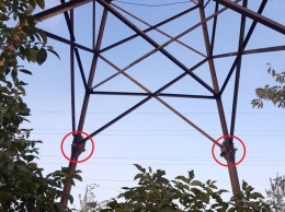 Между селами в Запорожской области чуть не упала многотонная электроопора