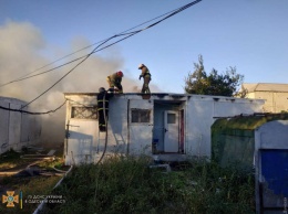 В Затоке на базе отдыха произошел масштабный пожар