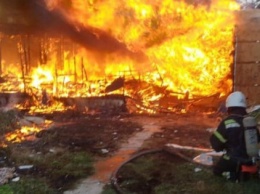 В Затоке произошел серьезный пожар на базе отдыха (ФОТО, ВИДЕО)