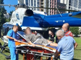 В столичную больницу беременную жительницу Фастова доставили на вертолете (фото)