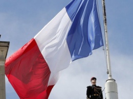 Франция предоставила гражданство 12 тысячам человек, помогавшим бороться с COVID-19