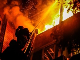 В Киеве горела многоэтажка, погибла женщина