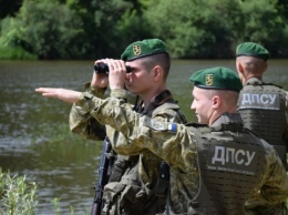 Патрули с собаками, авиация и катера: Украина усилила охрану границы с Беларусью