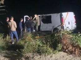 Под Харьковом утонул микроавтобус, Два человека погибли