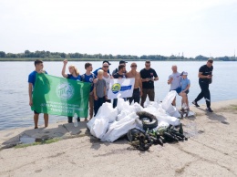 В Херсоне прошла "подводная уборка" - активисты очищали Днепр
