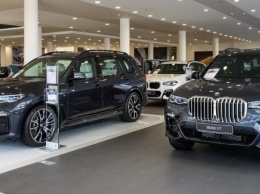 Меньше, зато дороже: планы BMW и Daimler на продажу авто