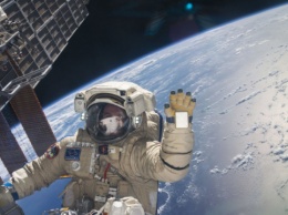 Двое астронавтов почти семь часов работали в открытом космосе
