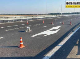 Продолжается нанесение разметки на пересечении автодорог М-22 Полтава - Александрия и Н-31 Днепр - Решетиловка