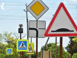 57 новых дорожных знаков установили в Симферополе