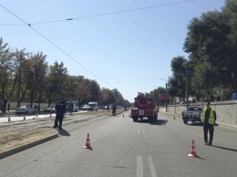 В Днепре из-за взрыва Nissan на проспекте Хмельницкого частично перекрыли проезд