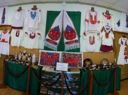 На Днепропетровщине открыли выставку необычных вышиванок (фото)